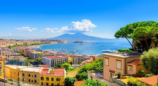 Vacanze, Napoli e Ischia nella Top Ten delle mete preferite. Ecco la classifica dell’Estate 2023
