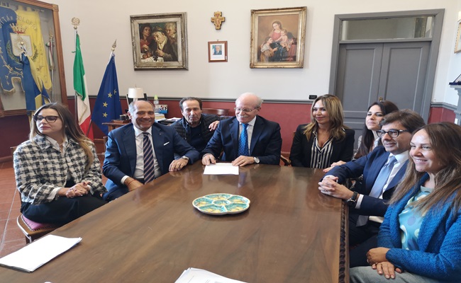 A Solofra i corsi per formare tecnici e manager per la filiera conciaria e moda: al via le iscrizioni