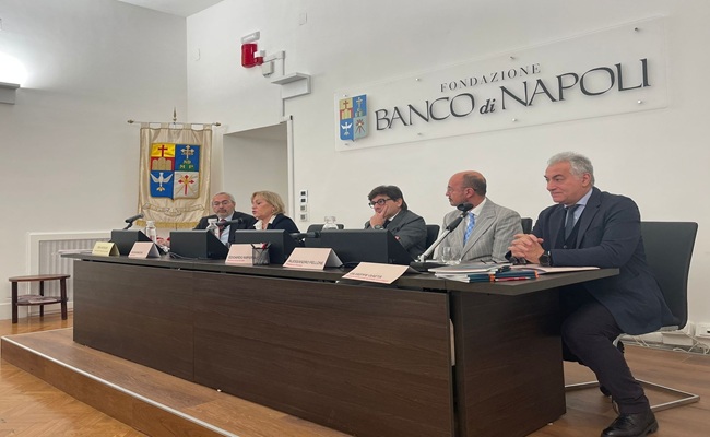 Taglio del nastro a Napoli per la mostra del guanto. Il racconto inedito dell’eccellenza artigianale e produzione secolare della pelle