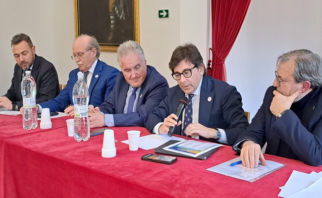 Il Ministero Made in Italy lancia le opportunità per le imprese del tessile e concia del cuoio, il programma illustrato in Campania nel distretto industriale di Solofra