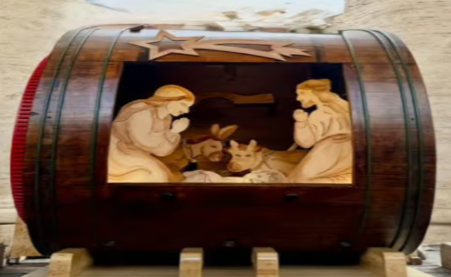 Un presepe in cuoio tra i 132 capolavori esposti in Piazza San Pietro a Roma