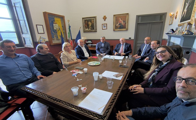 Solofra, vertice per il rilancio del distretto conciario: allarme iscrizioni e nuove strategie tra scuola e imprese